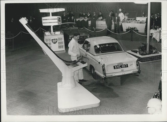 Press Photo "Autovista' new type of Automatic fuel dispenser by B.P. - Historic Images