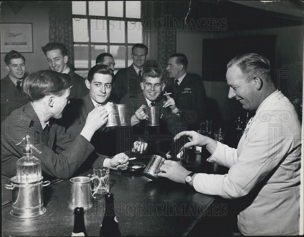 Press Photo Training Canberra flight Crews - Historic Images