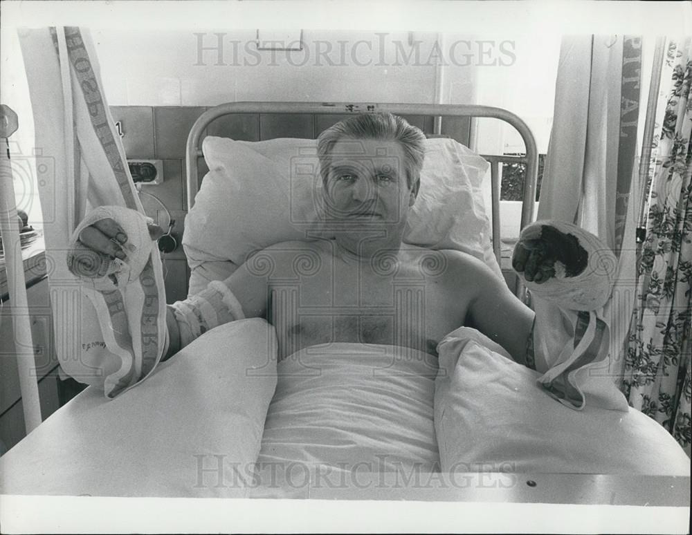 1973 Press Photo Policeman Hurt in Bomb Explosion Recovering in Hospital - Historic Images