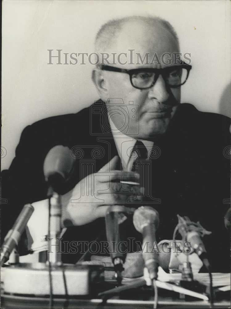 Press Photo Conference De Presse De M. Guy Mollet - Historic Images