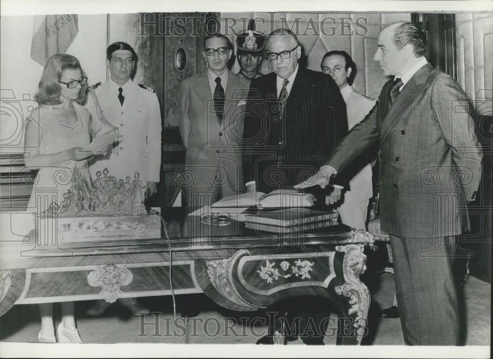 1976 Press Photo Argentinian New Foreign Minister Raul Quijano Taking Oath - Historic Images