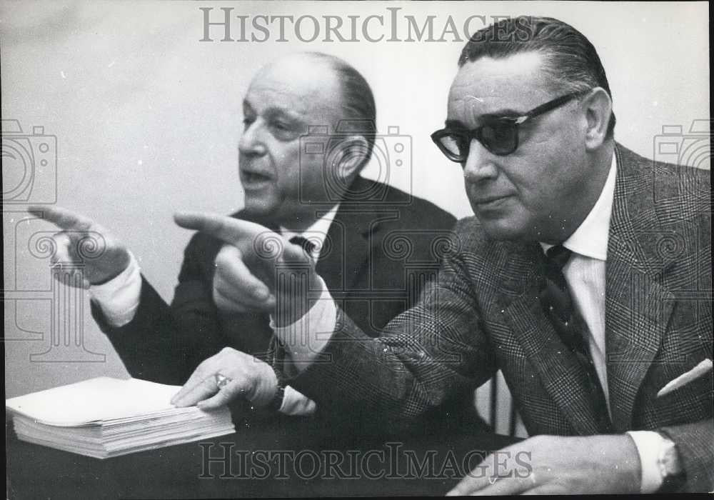 1963 Press Photo Leader of Italian Social Movement Holds Press Conference - Historic Images