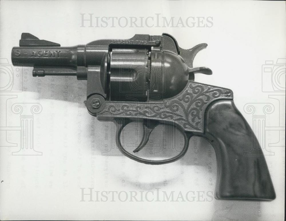 Press Photo This is an Ã¢Å“S-AgentÃ¢Â toy gun - Historic Images