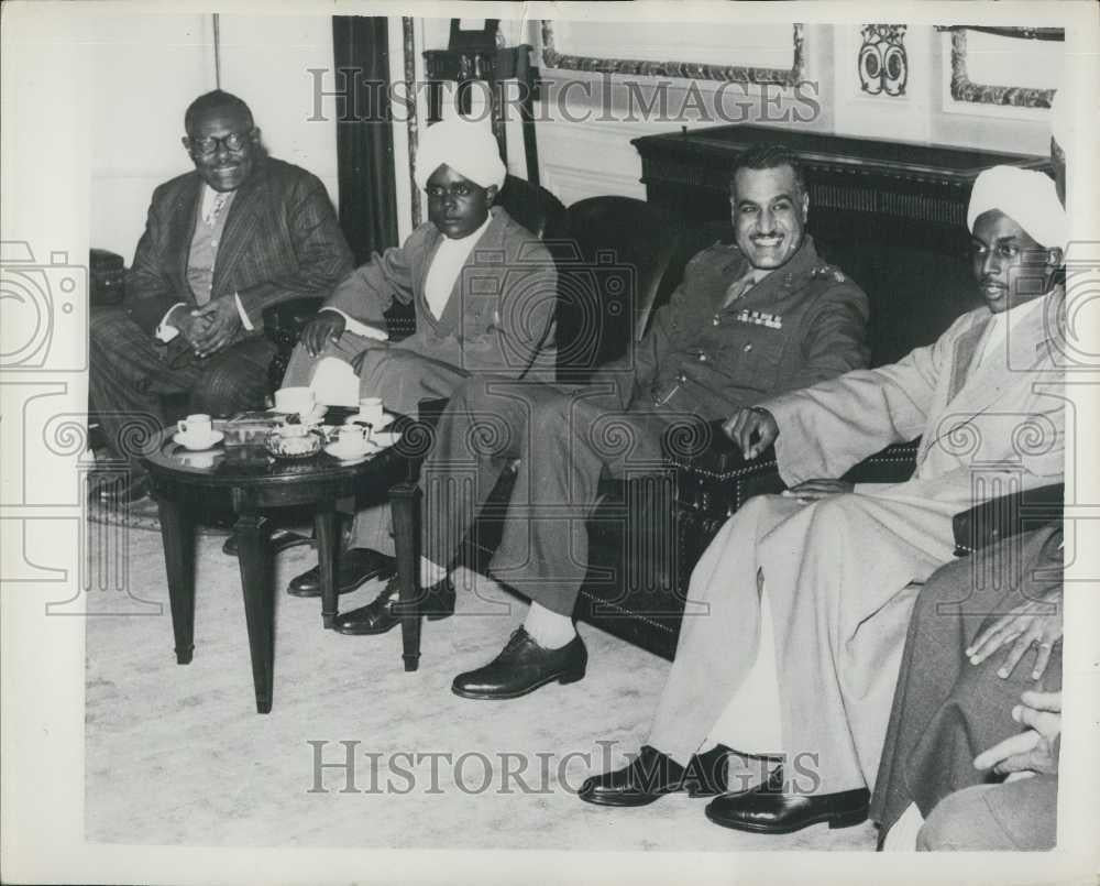 1954 Press Photo Sudanese Leaders visit Egyptian Premier - Historic Images