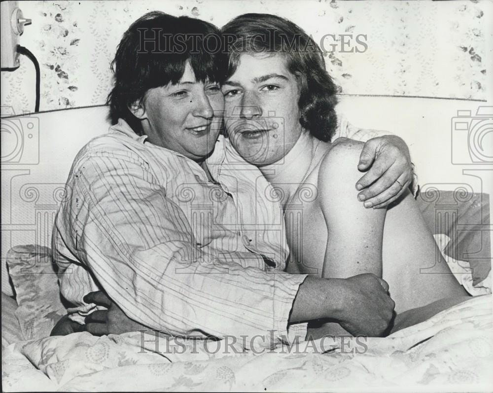 1978 Press Photo Happy Couple Grandma Eileen And 17-Year-Old Graham Drew Cuddle - Historic Images