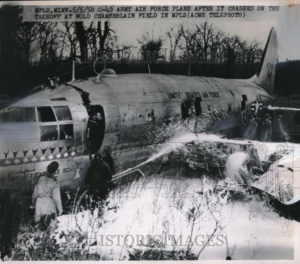 1950 Press Photo C-46 Army Air Force plane after it crashed on takeoff at - Historic Images