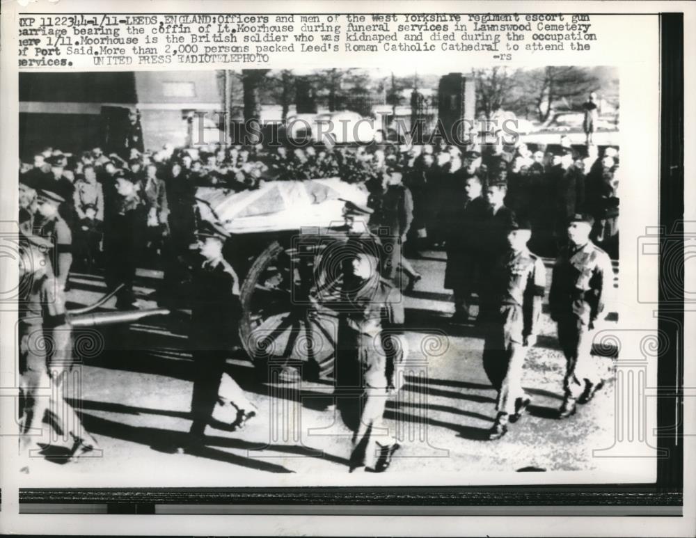 1957 Press Photo Funeral service British Soldier Lt.Moorhouse in Lawnswood. - Historic Images