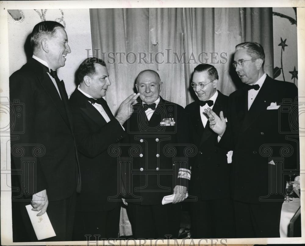 1943 Press Photo Award Winners of the Maria Moors Cabot Prize in Journalism. - Historic Images