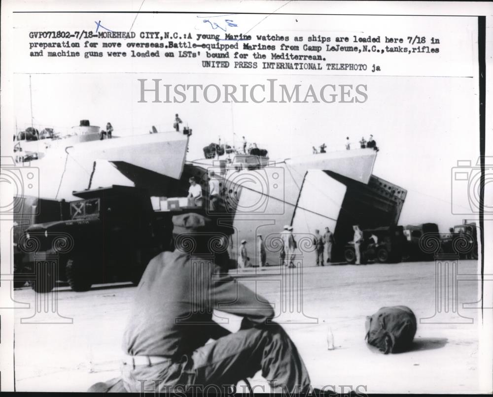 1958 Press Photo Young Marine watched a ship leaded for overseas Battle. - Historic Images