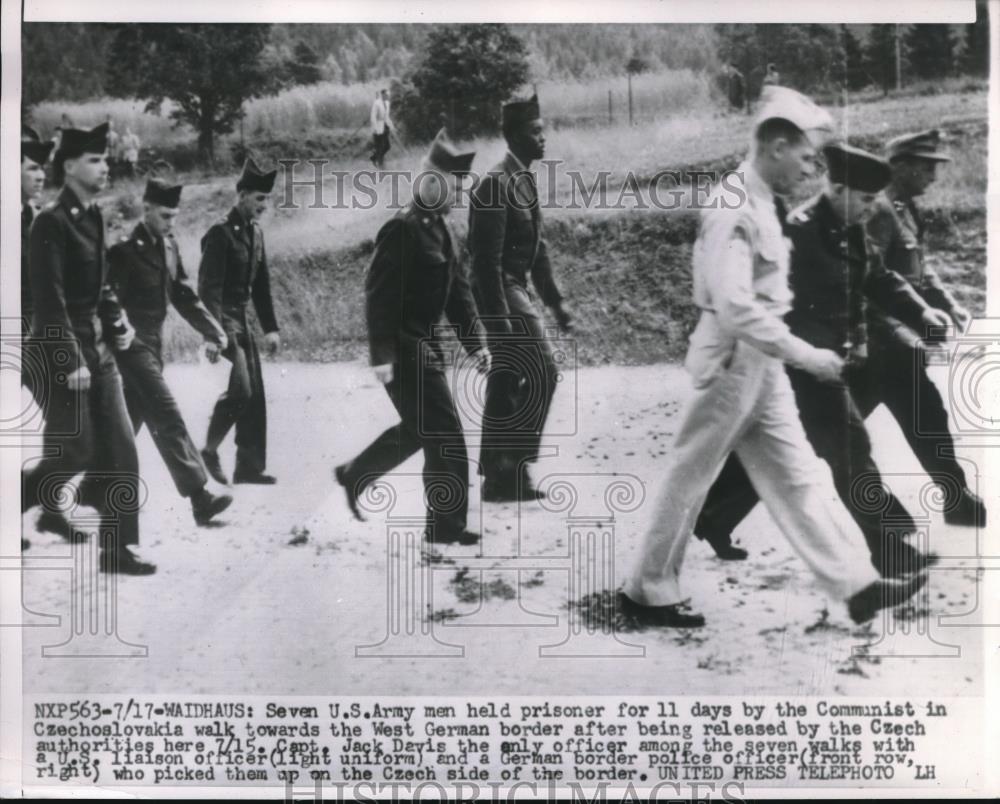 1954 Press Photo Seven U.S.Army Men prisoner by the communist in Czechoslovakia. - Historic Images