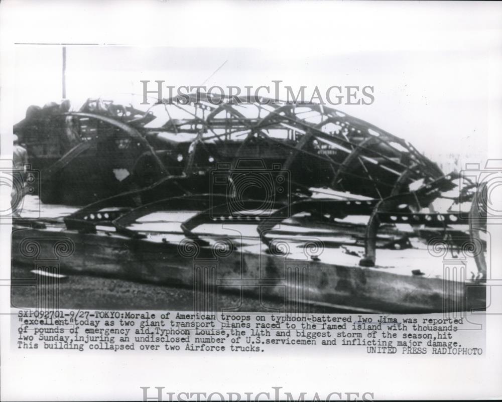 1955 Press Photo Building collapsed at U.S.Air Force Trucks by Typhoon Louise. - Historic Images