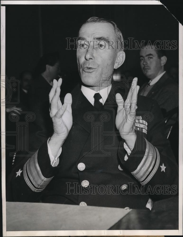 1946 Press Photo D.C. Rear Adm. JR Beardall at Congressional comm. - Historic Images