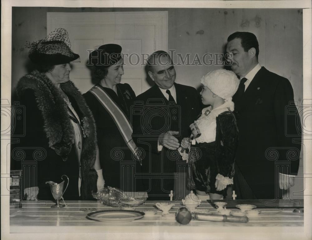 1939 Press Photo American Revolution receives gavel from Little Robert Lee - Historic Images