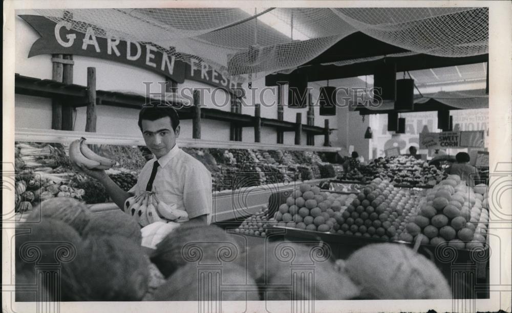 1968 Press Photo Pick N Pay at lake Shore Blvd,Managed by John Calagiovonni - Historic Images