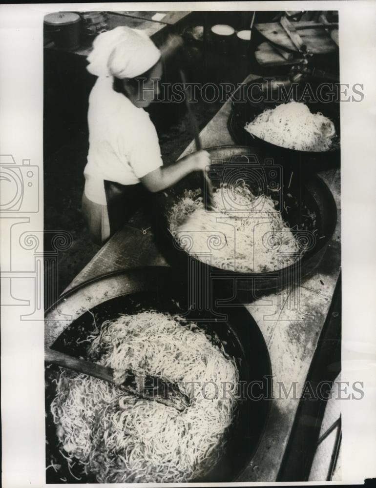 1963 Press Photo of a Japanese cook using American wheat in their noodle mix. - Historic Images