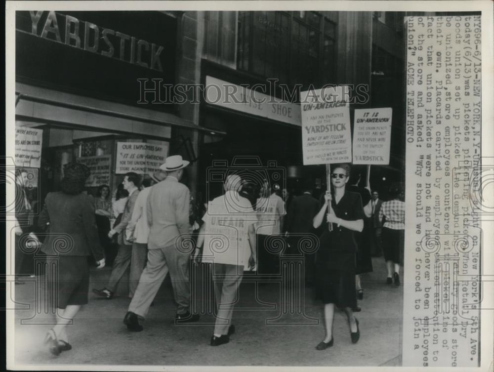 1947 Press Photo Retail Dry Goods union on strike at New York&#39;s 5th Avenue - Historic Images