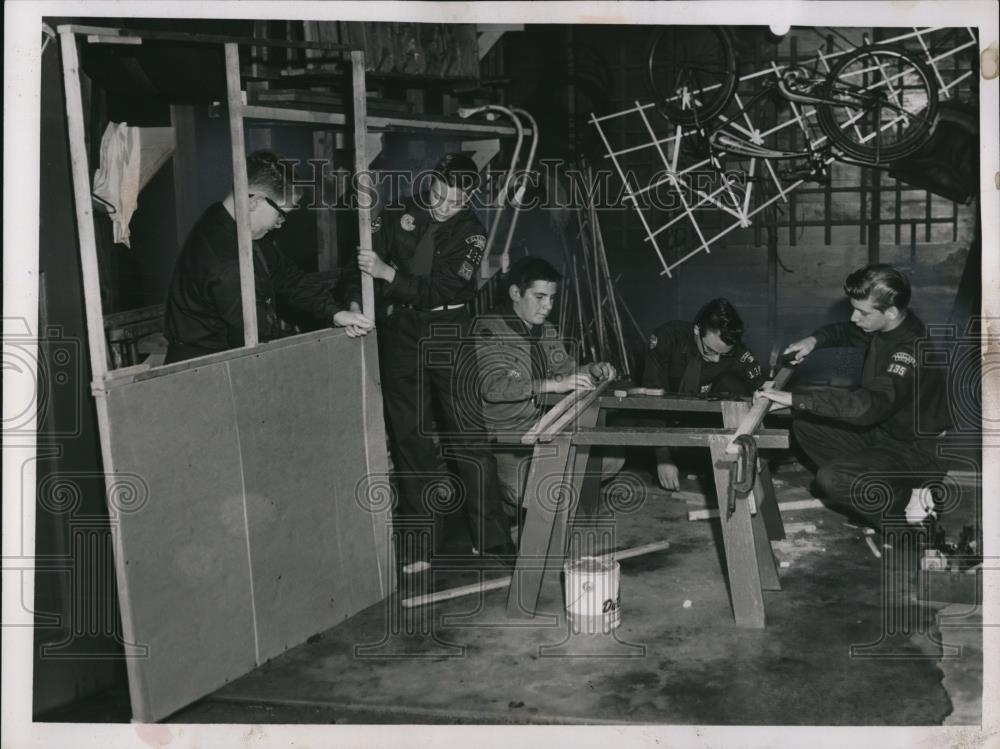 1958 Press Photo of Boy Scouts building the set for the BIG SHOW - Historic Images