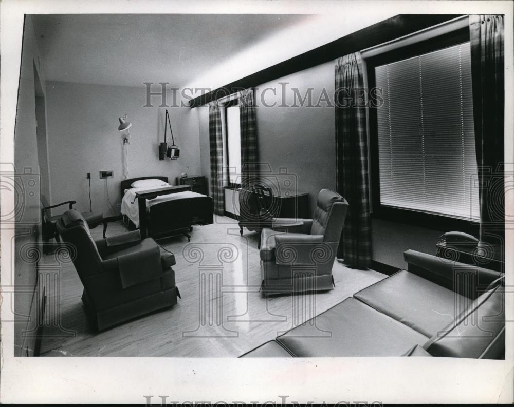 1974 Press Photo $88 Room In Akron General Hospital - Historic Images
