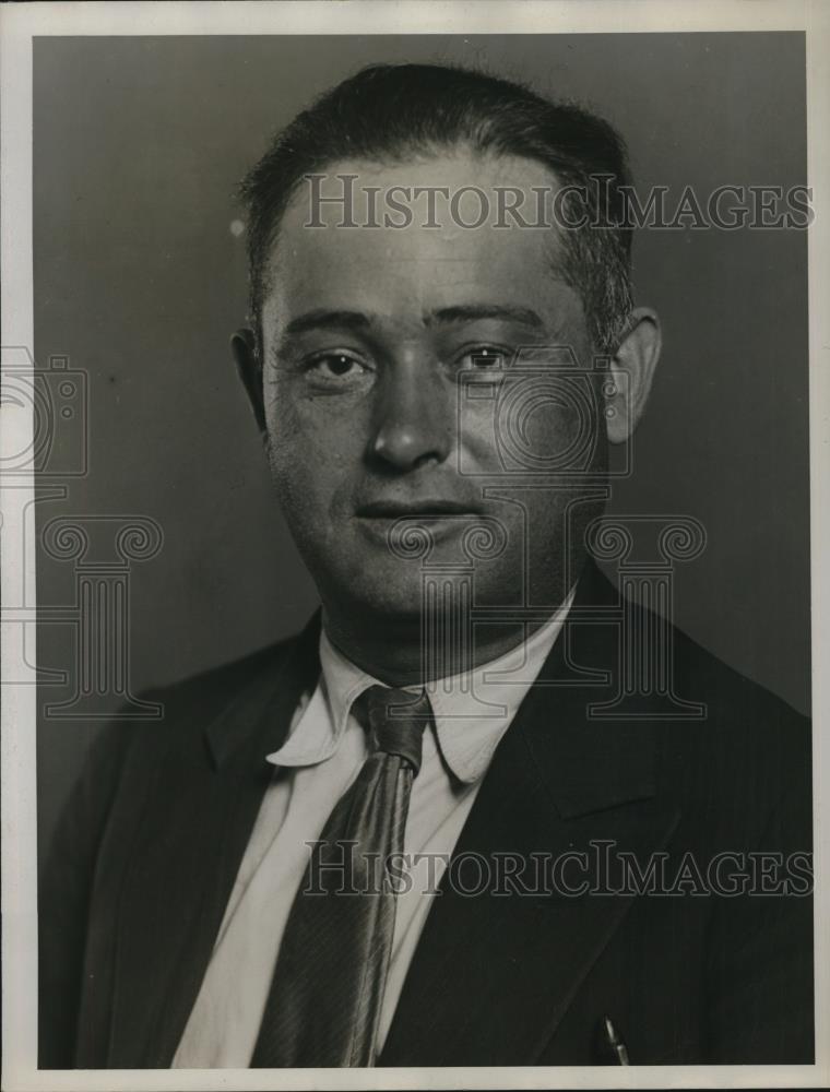 1938 Press Photo of L.W. Tausky who was employed as a dry cleaner. - Historic Images