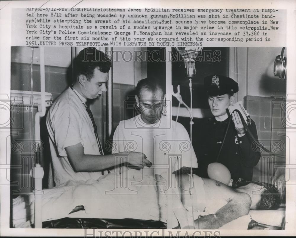 1952 Press Photo Policeman James McGillian wounded by unknown gunman in New York - Historic Images