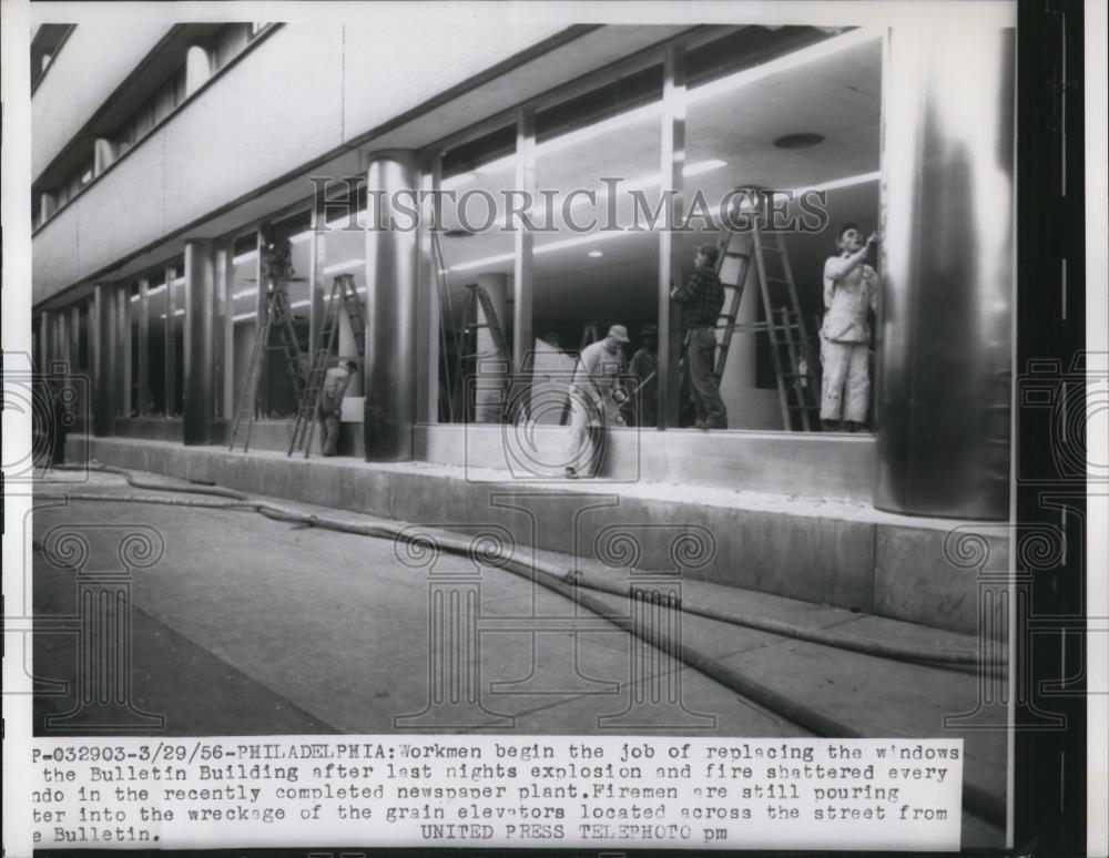 1956 Press Photo Window replacement for Bulletin Building after fire and explosi - Historic Images