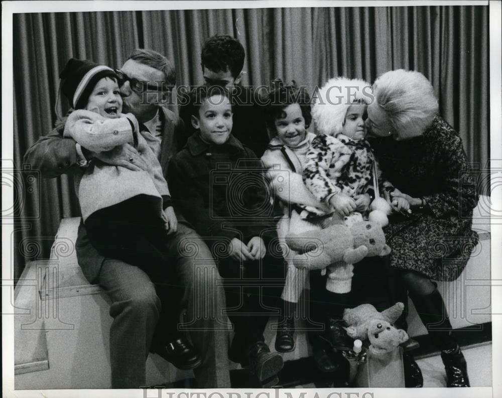 1970 Press Photo of the reunion of a family - Historic Images