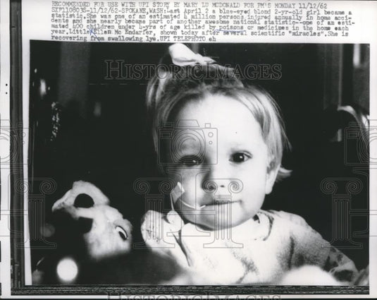 1962 Press Photo Little Ellen McEndarier recovered from swallowing Lye. - Historic Images