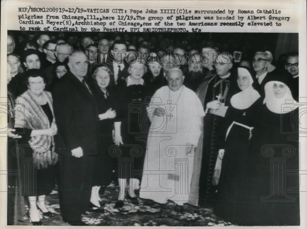 1959 Press Photo Pope John XXIII with Roman Catholic Pilgrims from Chicago - Historic Images