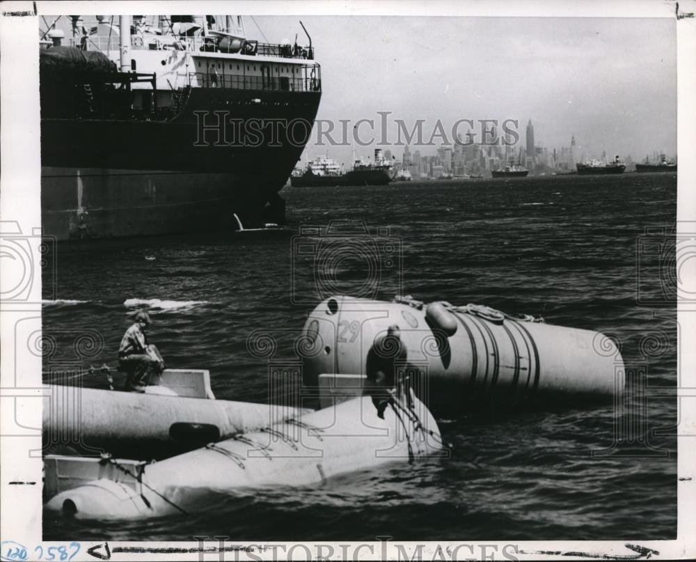 1952 Press Photo Pontoons Mark site Of Transcontinental Gas Pipe Line - Historic Images