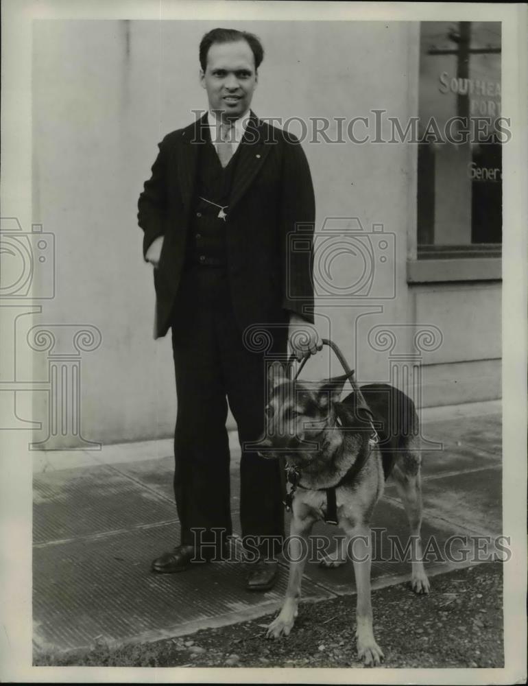 1933 Press Photo Trible &amp; owner Ed C Hobbins blind editor of SW Tribune - Historic Images