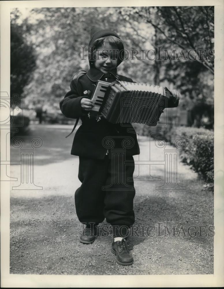 1948 Press Photo of a little boy playing an accordion. - Historic Images