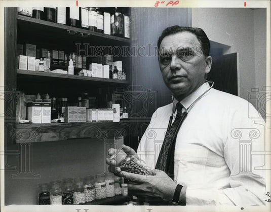1969 Press Photo Dr. Tkach, President Nixon's doctor - Historic Images