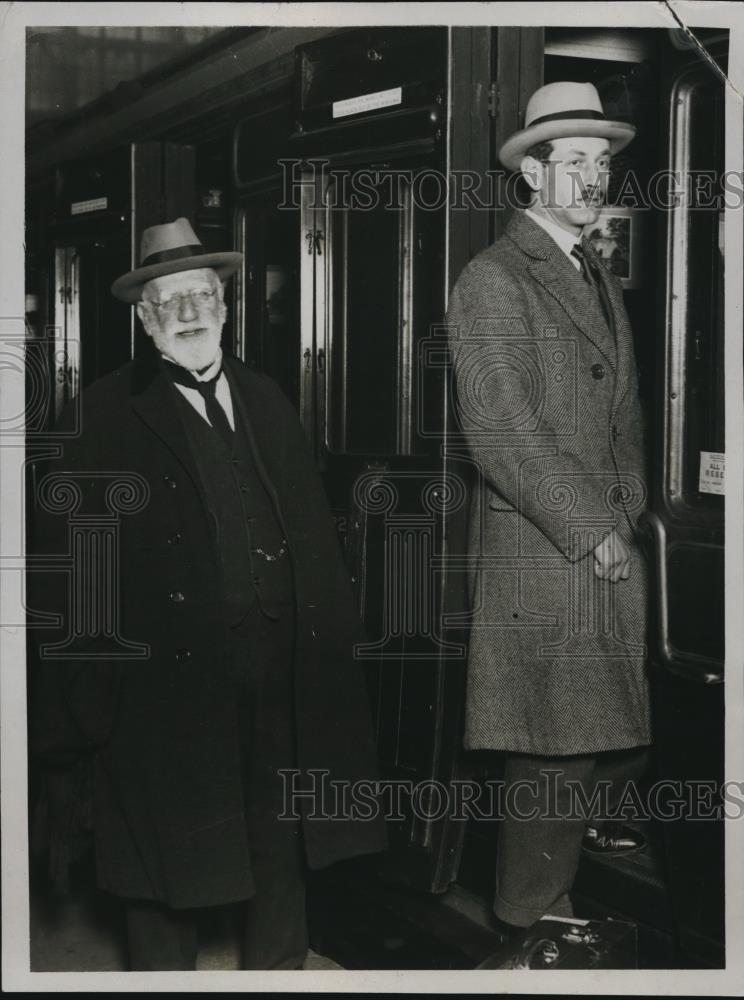 1923 Press Photo Lord Ducie at St Francis Station on way to Australia - Historic Images