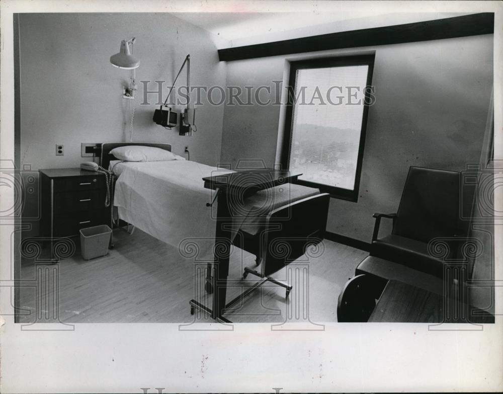 1971 Press Photo $66 Room Akron General Hospital - Historic Images