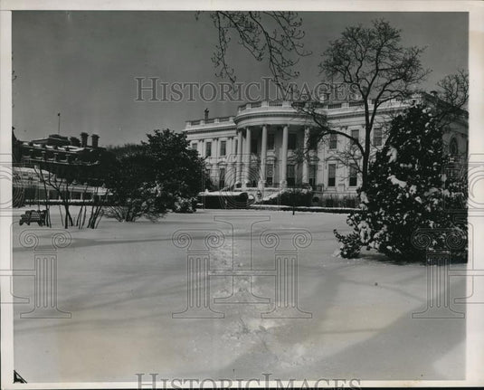 1940 Press Photo The White House in Wash DC & grounds covered in snow - Historic Images