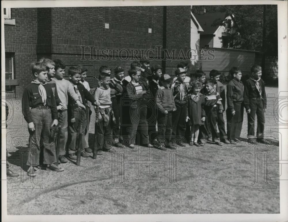 1952 Press Photo E.Cleveland Cub Scout Pack 13 holds &quot;protest&quot; Roundup&quot;in Fair - Historic Images