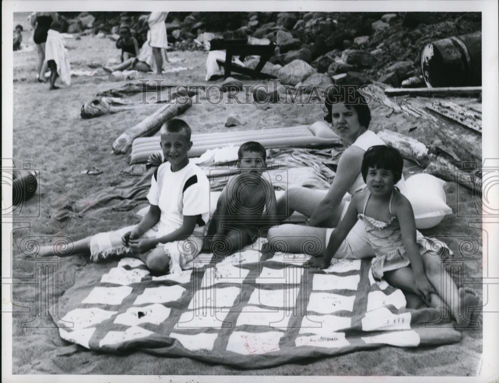Rios Family of Bellevue 1964 Vintage Press Photo Print - Historic Images