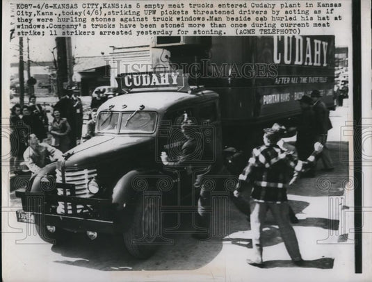 1948 Press Photo UPW pickets on strike at Cudahy Plant in Kansas City, Kansas - Historic Images