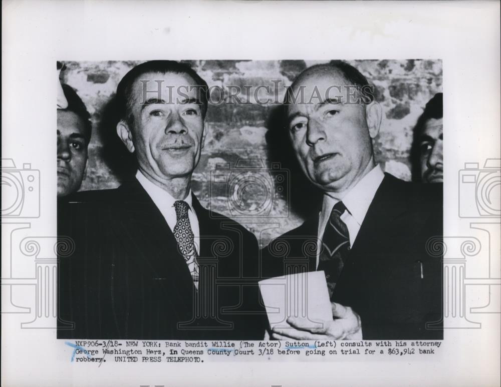 1952 Press Photo Bank bandit Willie Sutton with Atty.George Washinton Herz - Historic Images