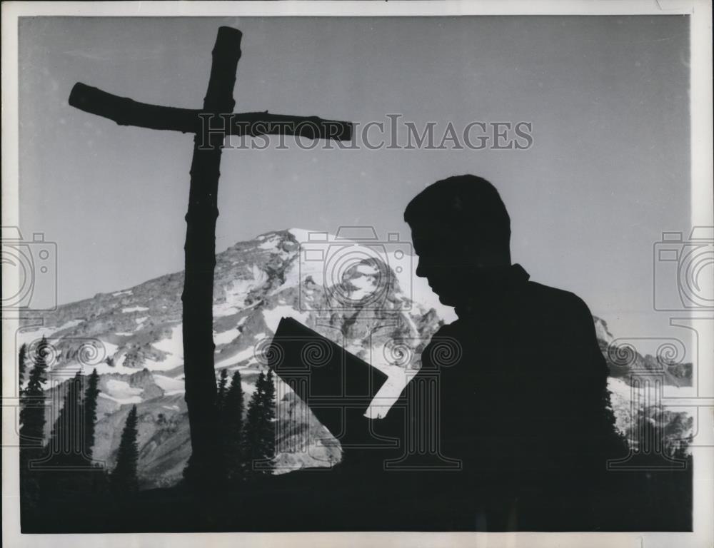 1959 Press Photo Robert Clark at Rainier National Park - Historic Images