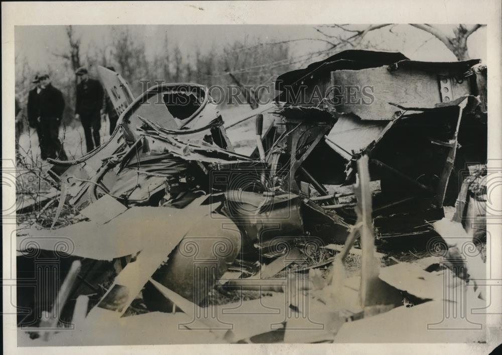 1931 Press Photo of wreckage of an airplane that killed Walter S. Barnes and his - Historic Images