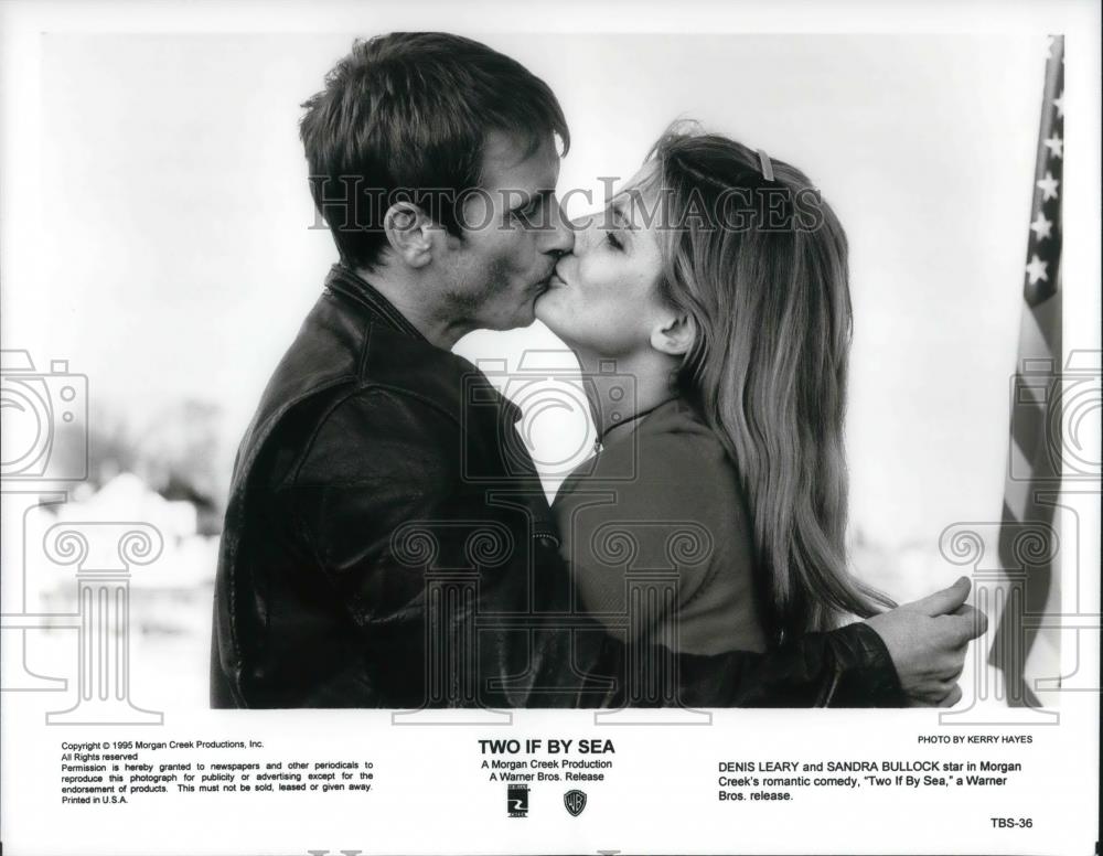 1995 Press Photo Denis Leary Sandra Bullock In Two If By Sea - cvp23018 - Historic Images