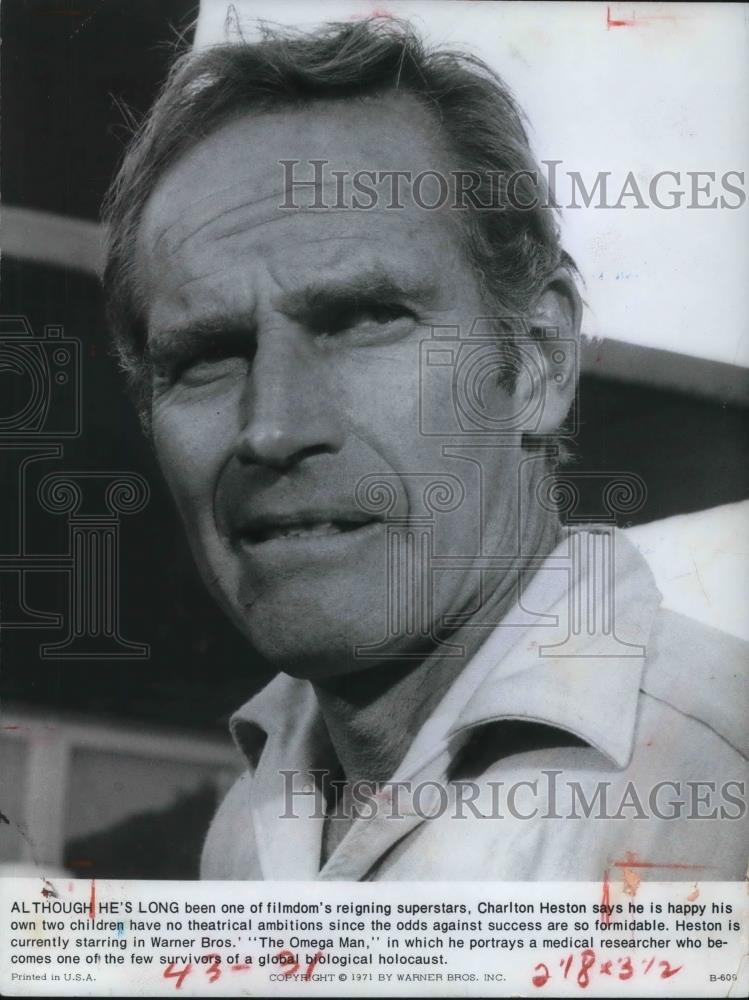 1974 Press Photo Charlton Heston stars as Neville in The Omega Man movie film - Historic Images