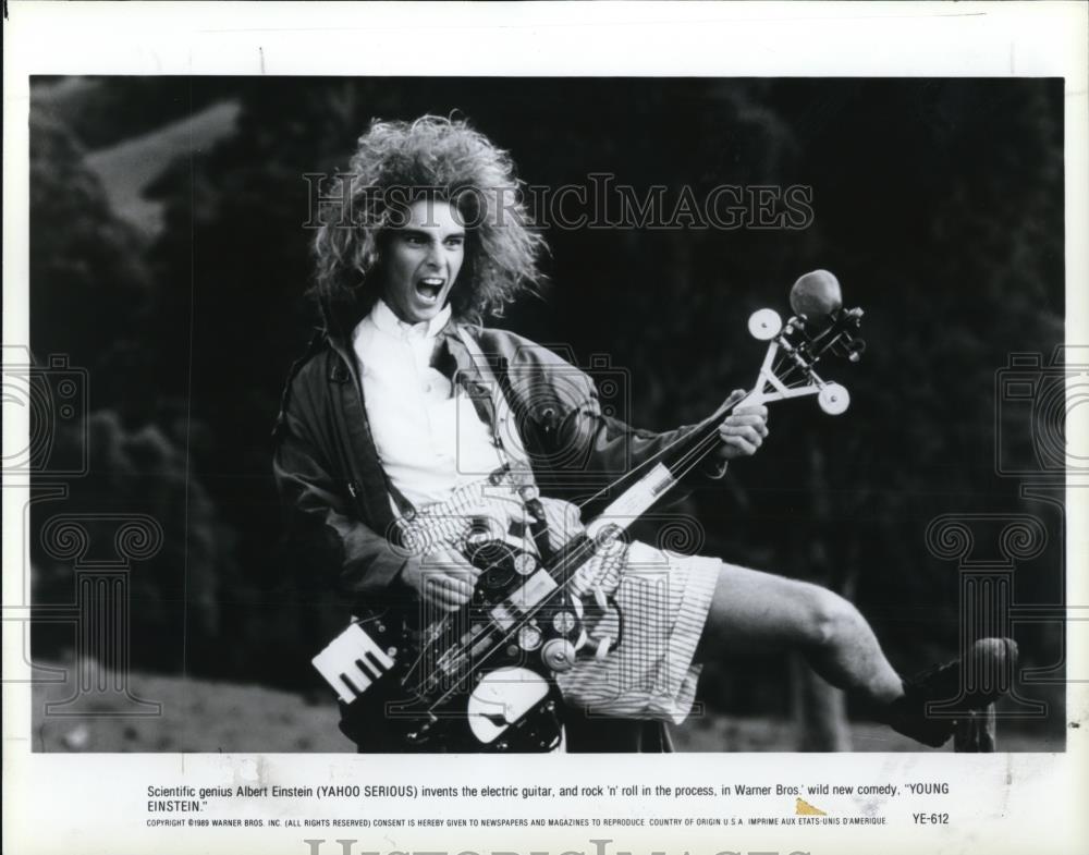 1989 Press Photo Yahoo Serious stars as Albert Einstein in Young Einstein - Historic Images