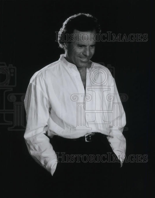 1994 Press Photo Julio Iglesias Spanish Singer and Songwriter - cvp24337 - Historic Images