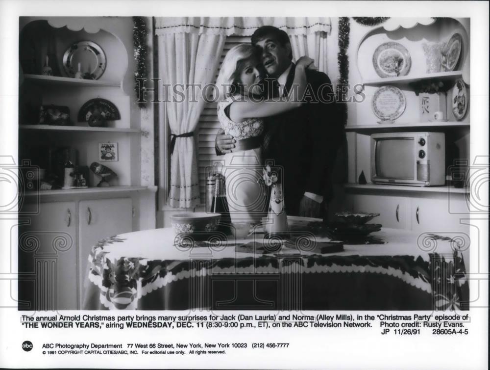 1991 Press Photo Dan Lauria and Alley Mills in The Wonder Years - cvp20052 - Historic Images