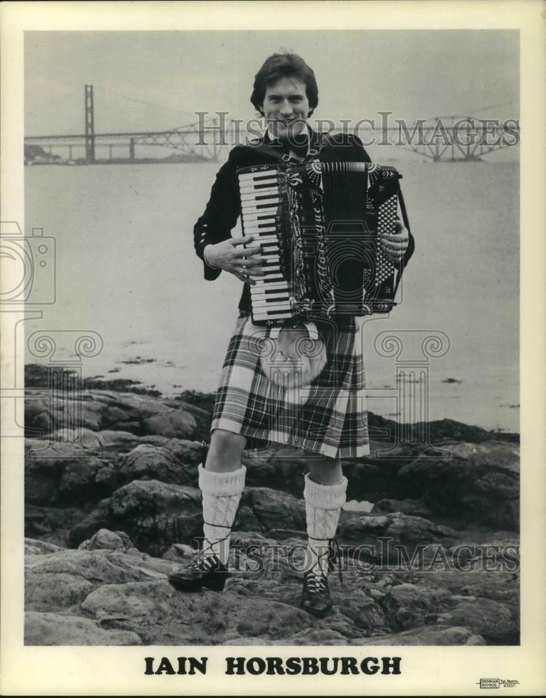 1982 Press Photo Iain Horsburgh holding an accordion - cvp21712 - Historic Images