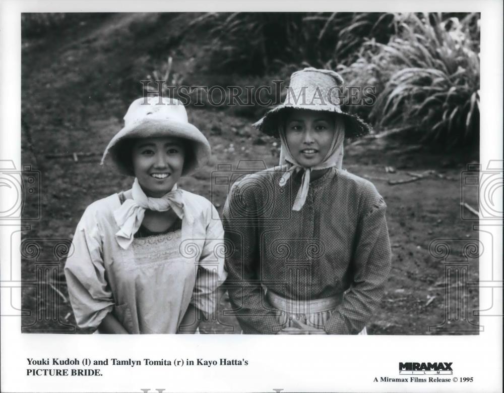 1995 Press Photo Youki Kudoh and Tamlyn Tomita in Picture Bride - cvp23237 - Historic Images