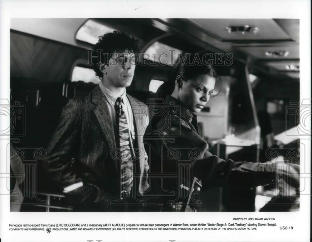 1995 Press Photo Eric Bogosian Afifi Alaouie in Under Siege 2: Dark Territory - Historic Images