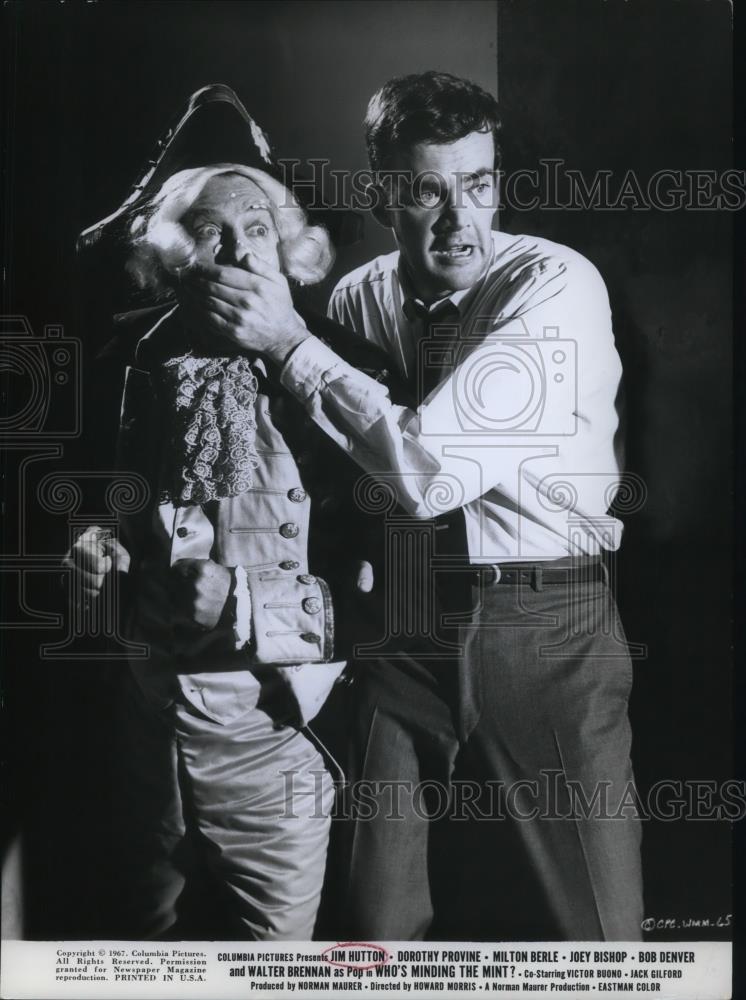 1968 Press Photo Jim Hutton and Milton Berle in Who's Minding the Mint - Historic Images